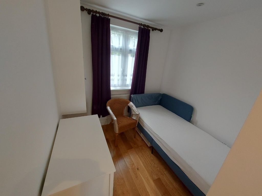 Studio to rent in St. Margarets Road, Edgware, Greater London HA8, £1,100 pcm Zoopla