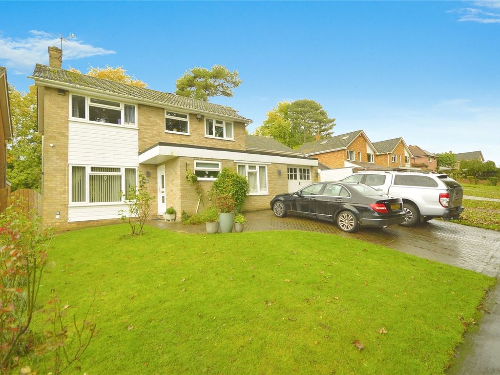 4 bed detached house for sale in Langdale Rise, Maidstone, Kent ME16, £