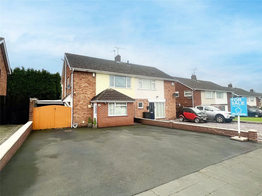 3 bed semidetached house for sale in Wombridge Road, Trench, Telford