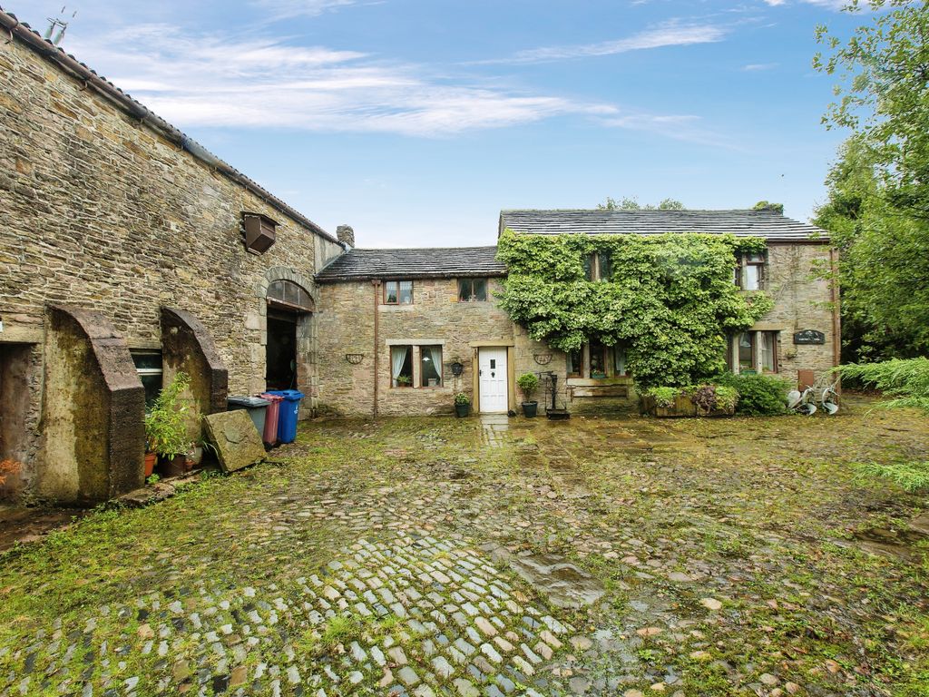 3 bed barn conversion for sale in Sandy Lane, Darwen, Lancashire BB3, £