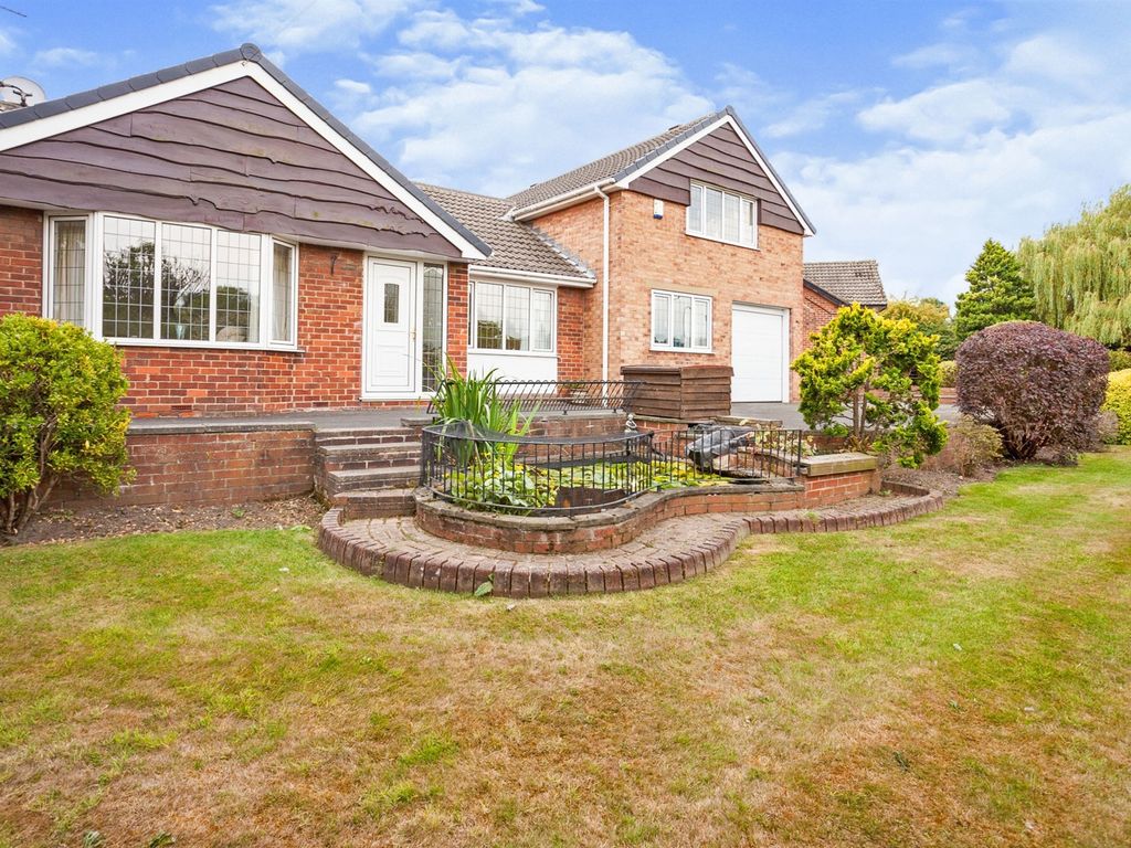 4 bed detached bungalow for sale in Green Lane, Overton, Wakefield WF4