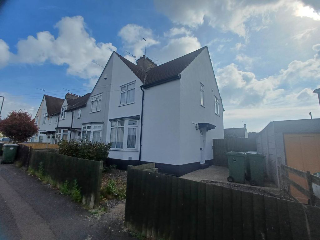 2 bed terraced house to rent in Maiden Lane, Crayford DA1, £1,550 pcm Zoopla