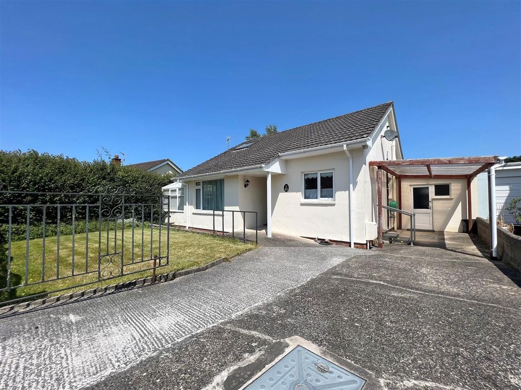 3 bed detached bungalow for sale in Russell Close, Landkey, Barnstaple