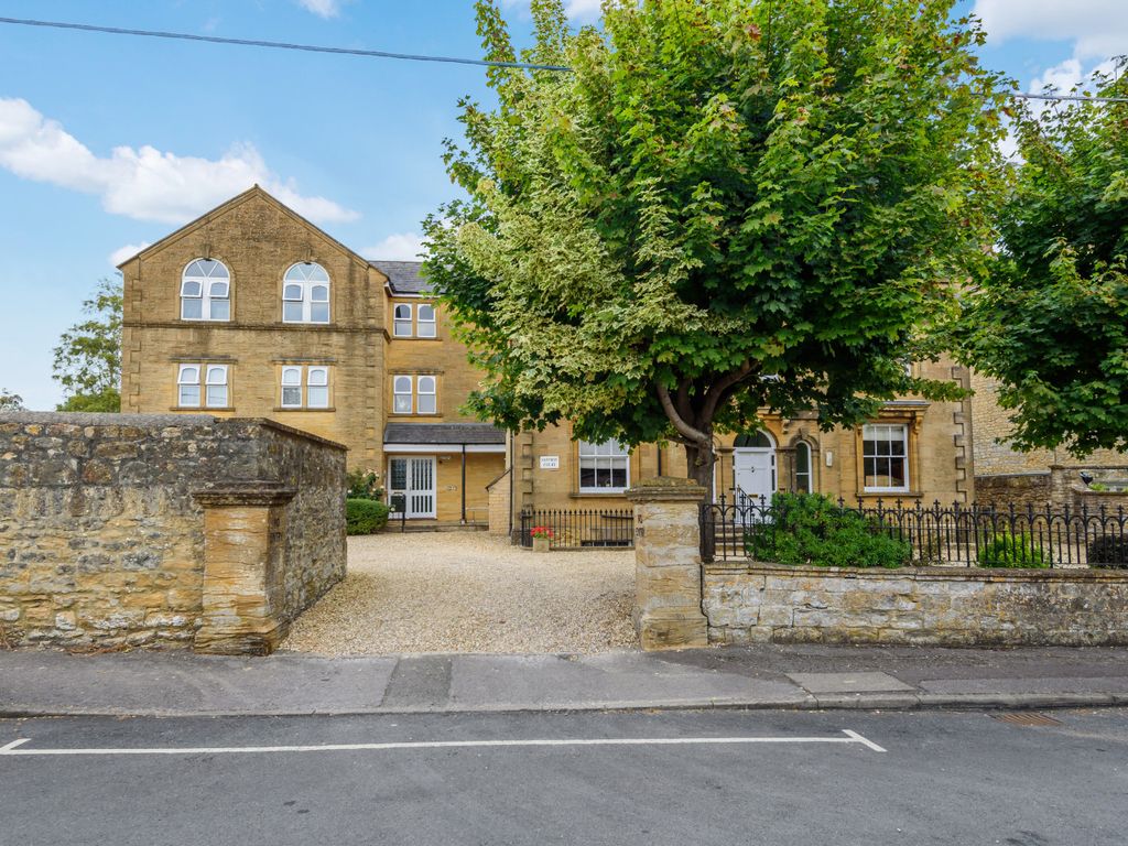 2 bed flat for sale in The Avenue, Sherborne DT9 Zoopla