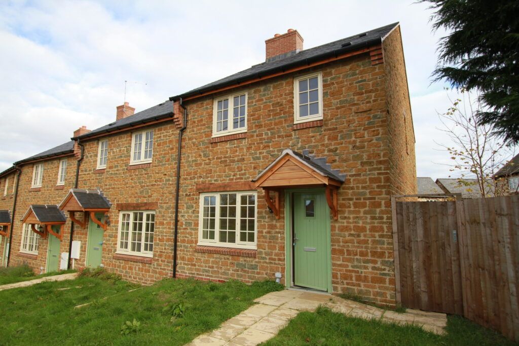 3 bed end terrace house to rent in Canons Ashby Road, Moreton Pinkney, Daventry NN11, £1,150 pcm