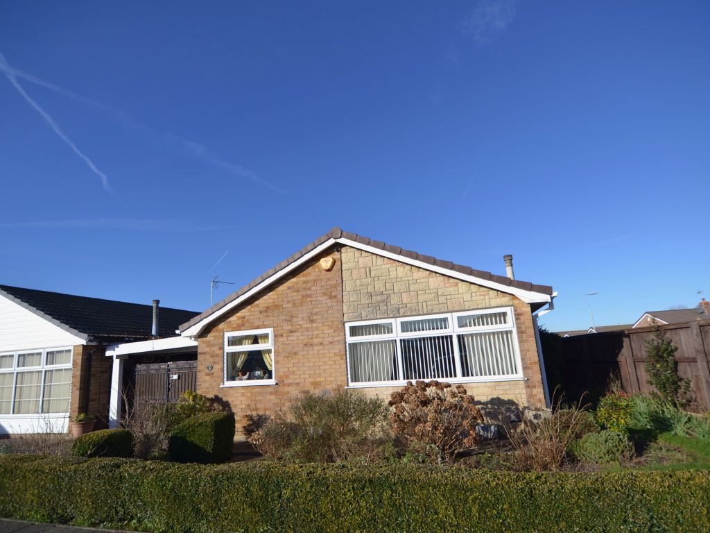 2 bed detached bungalow for sale in Dales Avenue, SuttonInAshfield NG17, £210,000 Zoopla