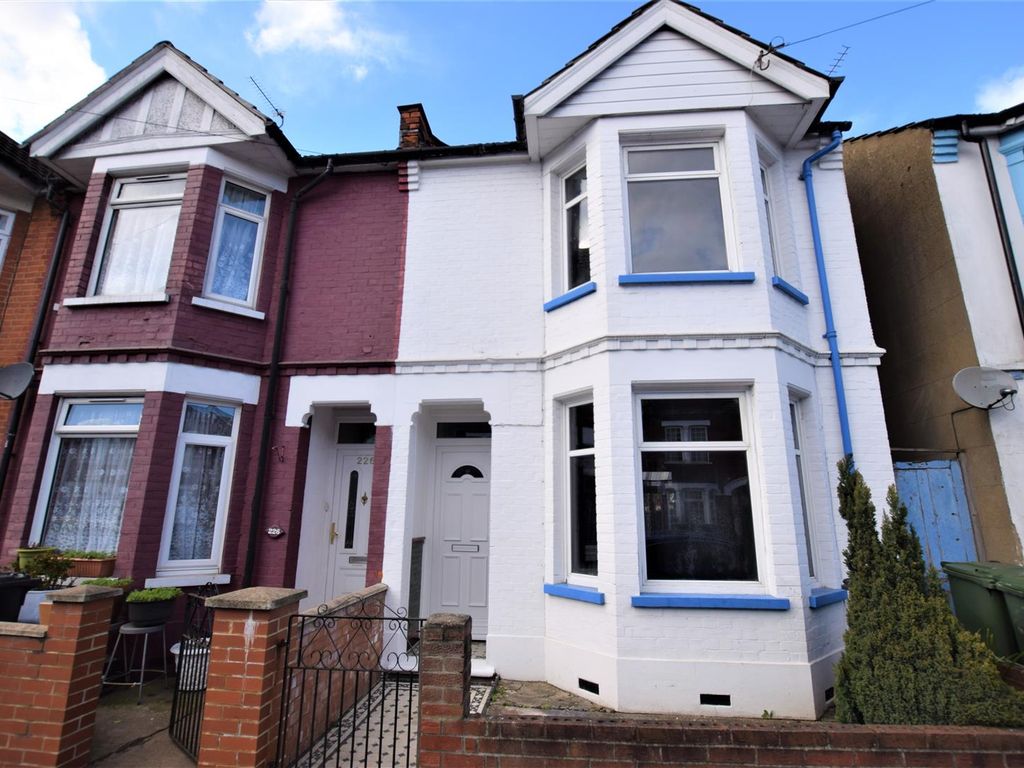 3 bed terraced house to rent in Whippendell Road, Watford WD18, £1,850