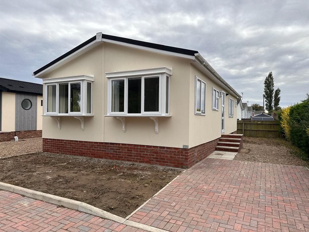 2 bed mobile/park home for sale in Gattington Park, Dogdyke, Lincoln