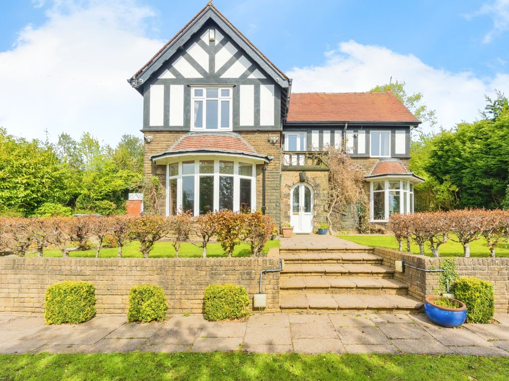 4 bed detached house for sale in Dinting Road, Glossop, Derbyshire SK13