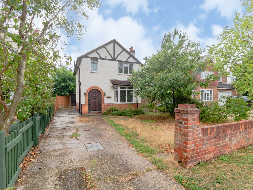 3 bed detached house for sale in Reading Road, Woodley, Reading RG5