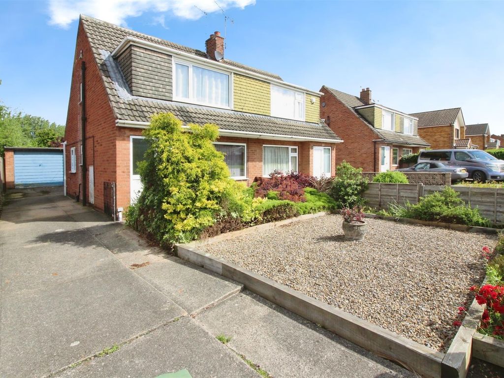 3 bed semidetached house for sale in Fairburn Drive, Garforth, Leeds