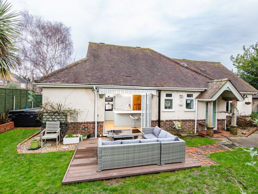 3 bed detached bungalow for sale in Westland Avenue, Worthing BN14, £