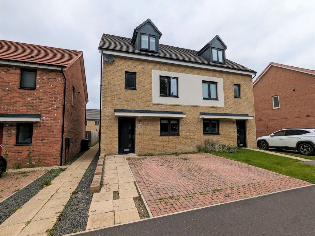 4 bed semidetached house for sale in Wythenshawe Walk, Chester Le