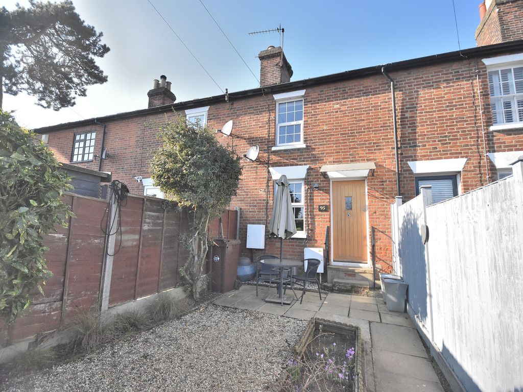 2 bed terraced house to rent in Rye Street, Stortford