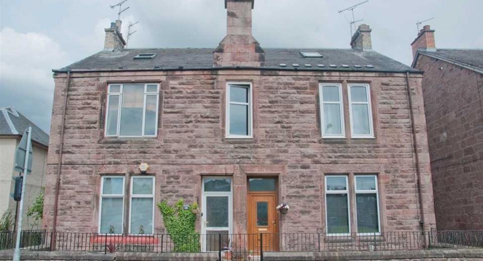 3 bed flat to rent in Fairfield Road, Sauchie, Alloa FK10, £725 pcm