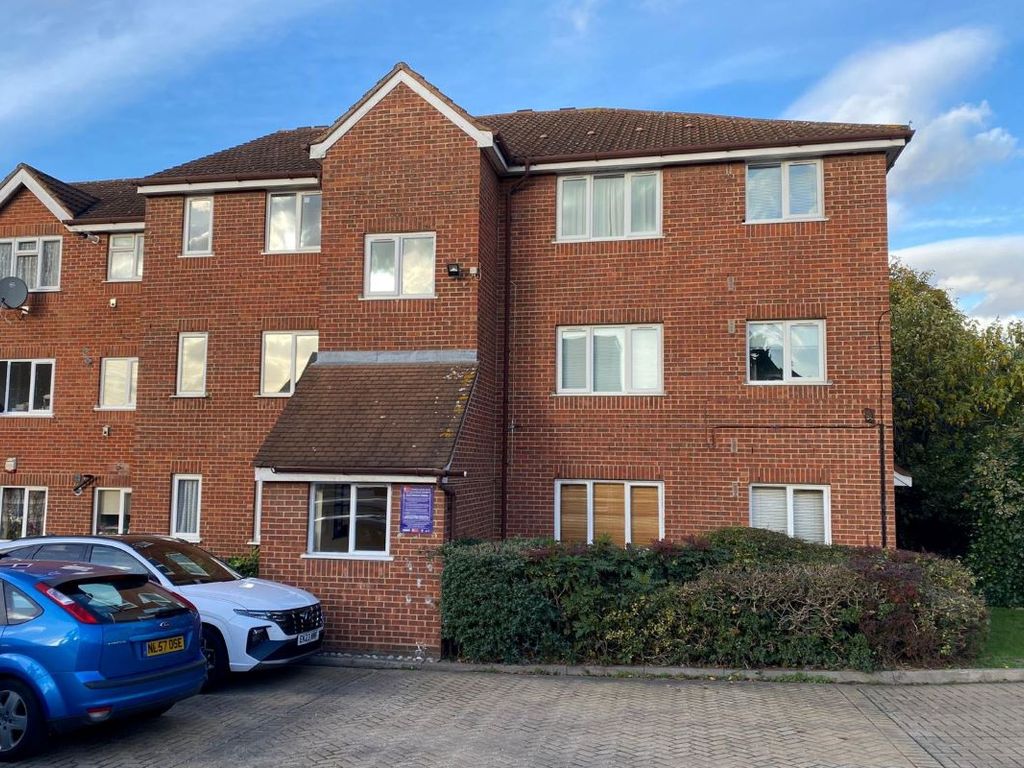 1 bed flat for sale in Flat 8, 116 Burnham Road, Chingford, Waltham