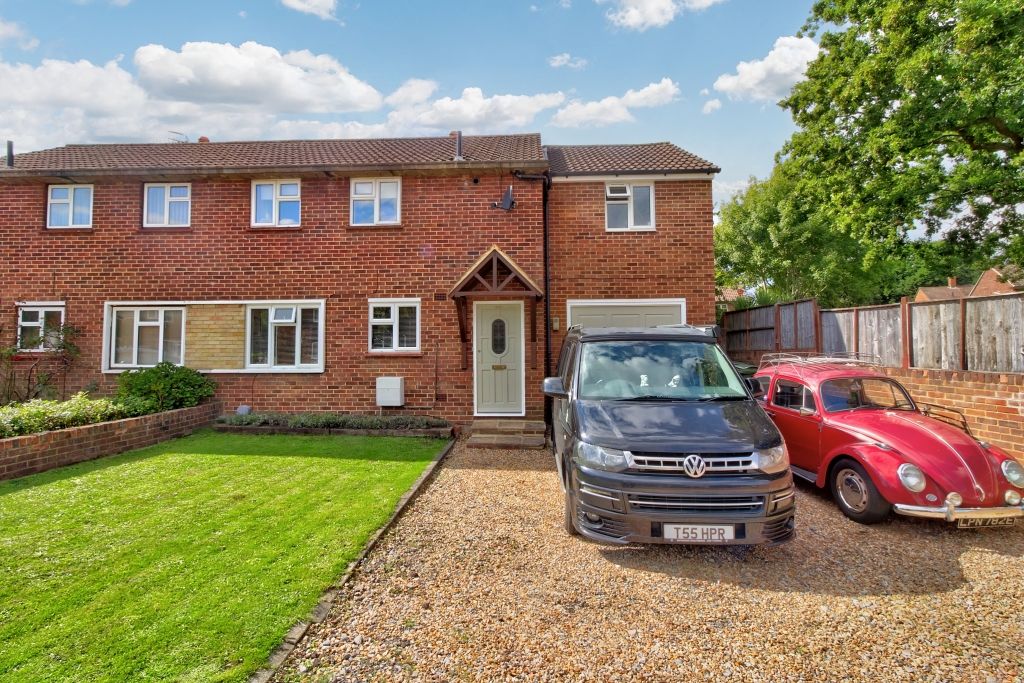 3 bed semidetached house for sale in Cabell Road, Guildford GU2 Zoopla