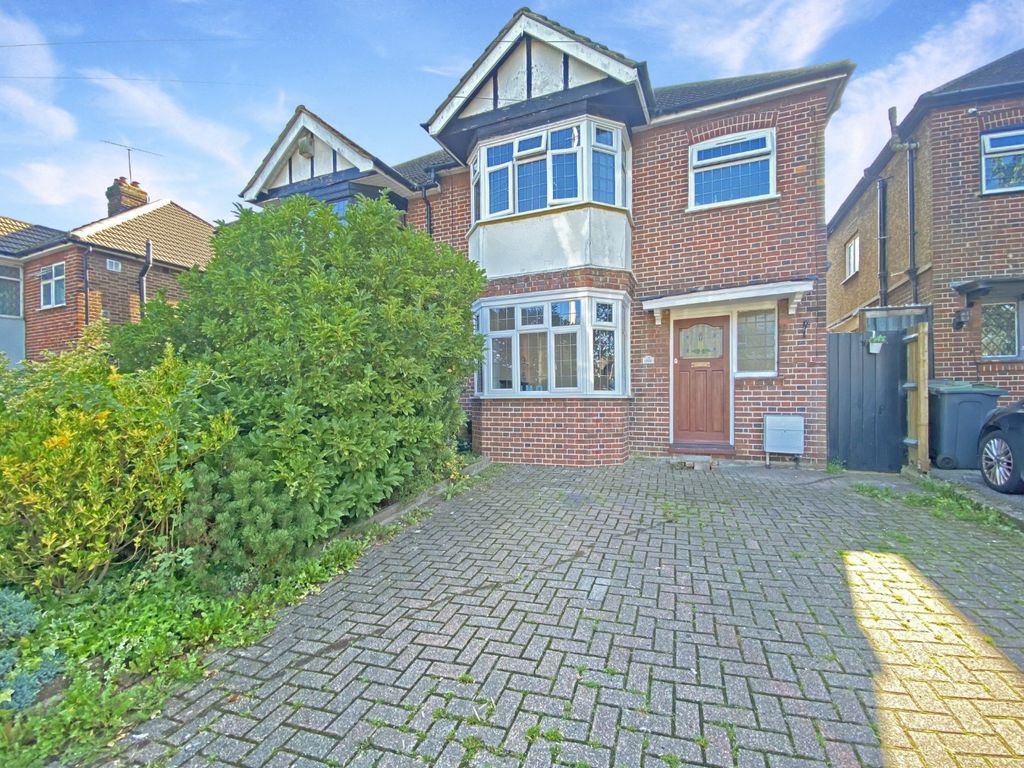 3 bed semidetached house for sale in Hitchin Road, Luton, Bedfordshire