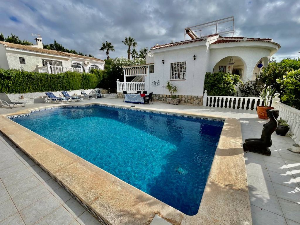 3 bed villa for sale in Quesada, Alicante, Spain, £241,379 Zoopla