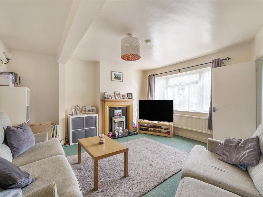 3 bed terraced house for sale in Horton Hill, Epsom KT19 Zoopla