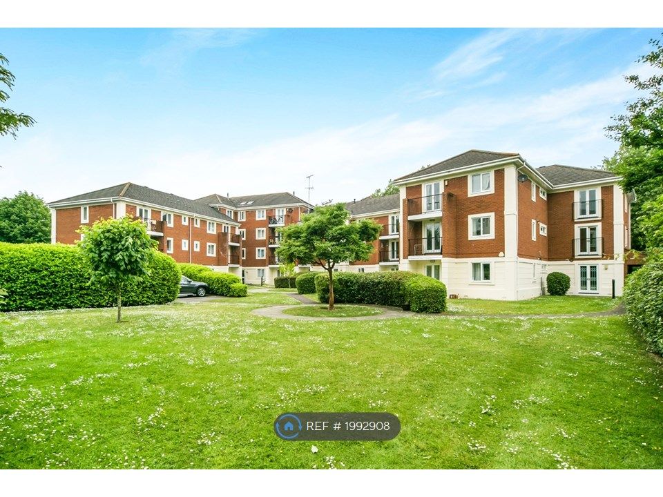 2 bed flat to rent in Shelley Court, Reading RG1, £1,450 pcm Zoopla