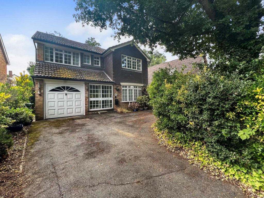 4 bed detached house for sale in Hall Green Lane, Hutton CM13 Zoopla