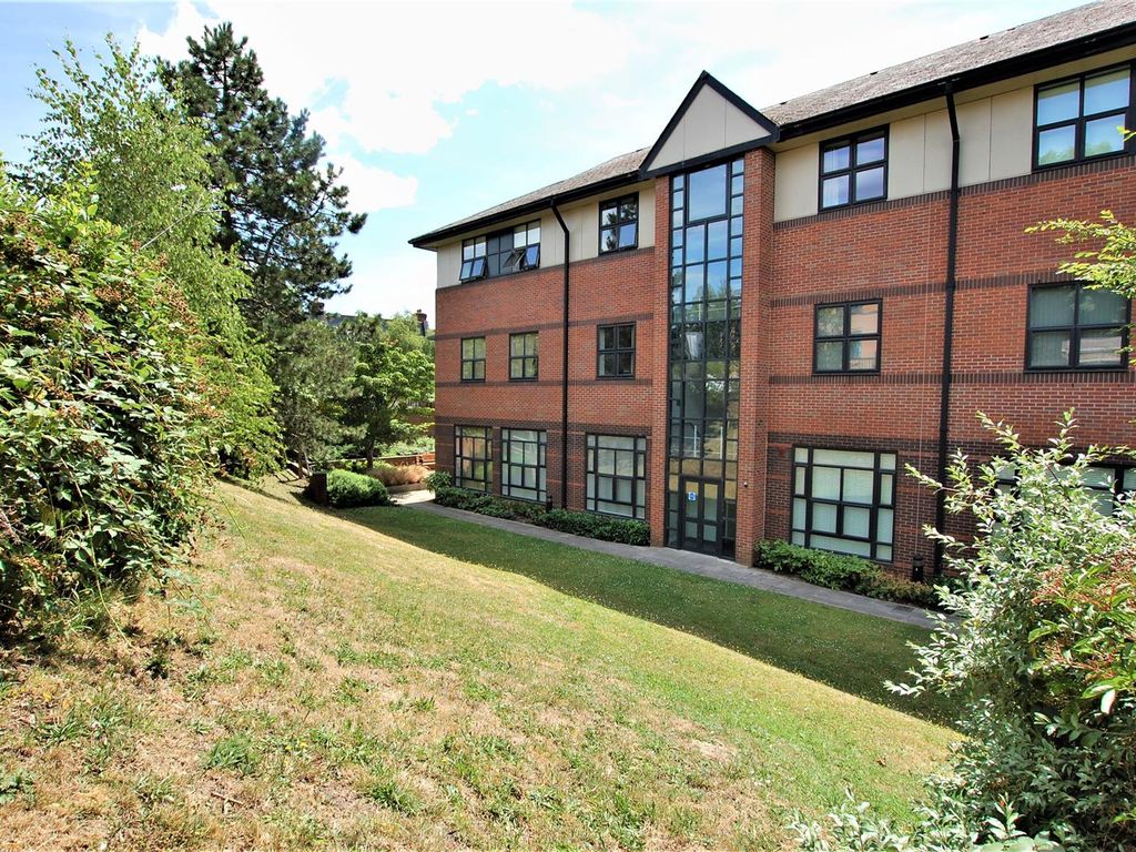 2 bed flat for sale in Great North Road, Brookmans Park, Hatfield AL9