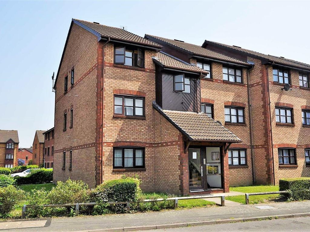 1 bed flat for sale in Lowry Crescent, Mitcham CR4 Zoopla