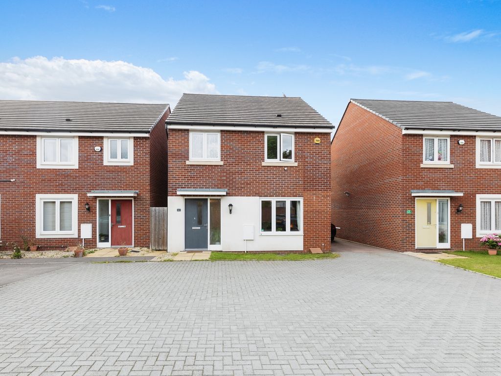 4 bed detached house for sale in Graduate Court, Cheltenham GL51, £