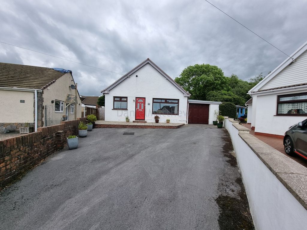3 bed detached bungalow for sale in Highland Close, Sarn, Bridgend