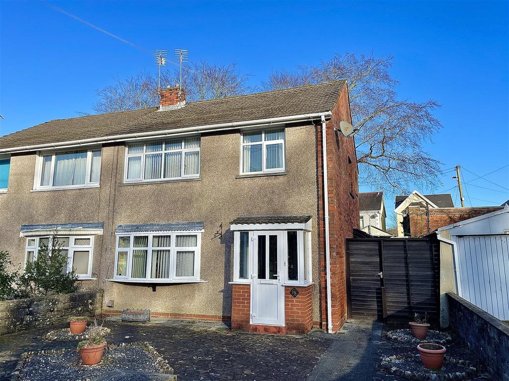 3 bed semidetached house for sale in Llwyncelyn Avenue, Pontarddulais