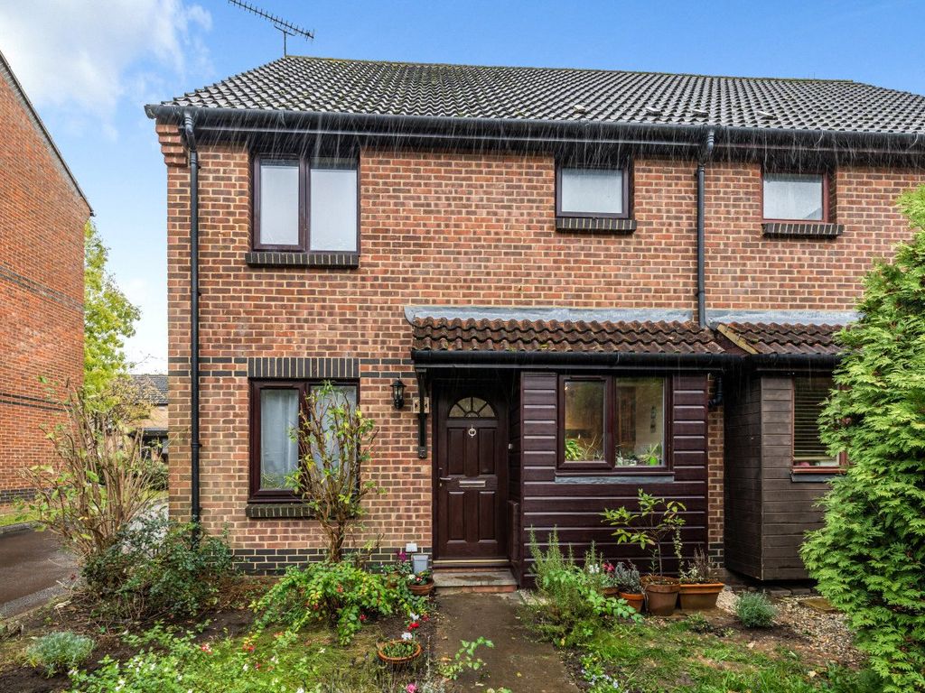 1 bed end terrace house for sale in Burpham, Guildford, Surrey GU4, £
