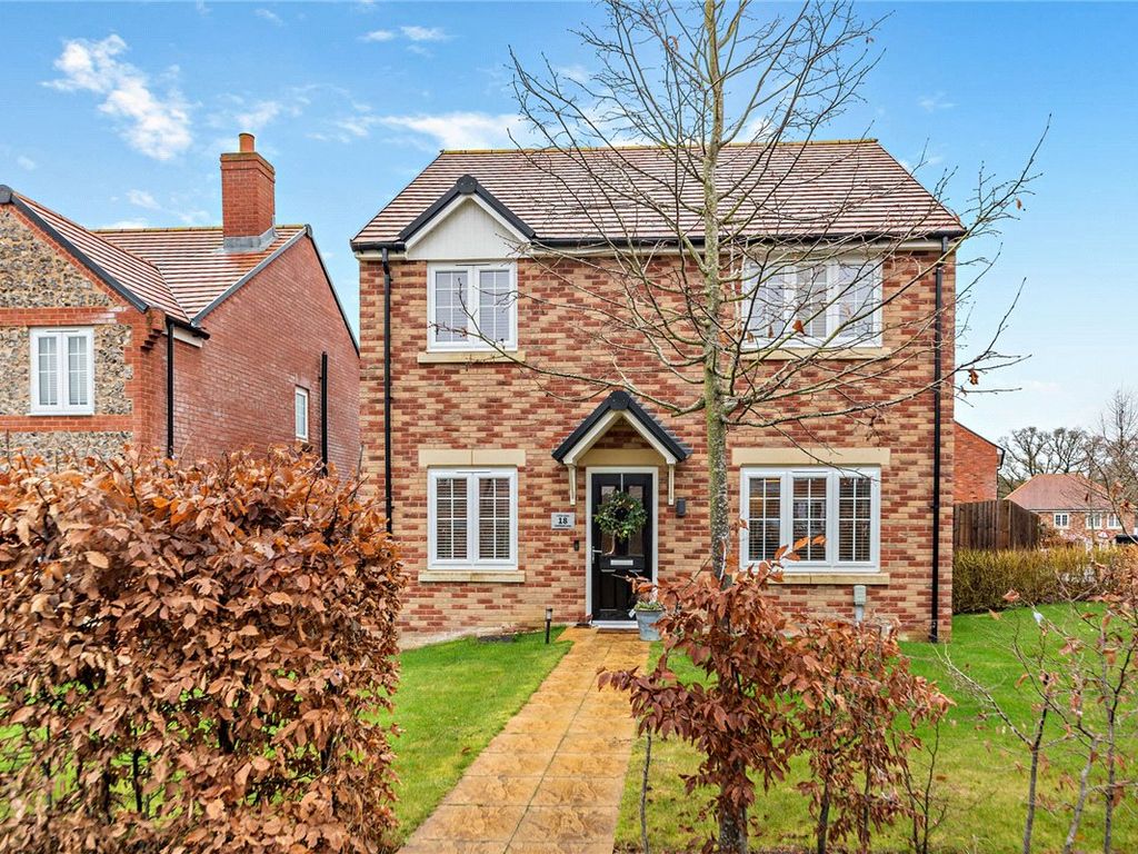 4 bed detached house for sale in Oakfield Lane, Ashford Hill, Thatcham