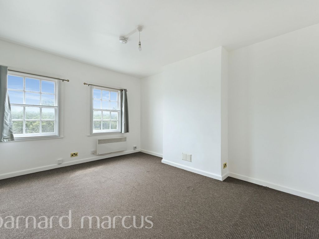 3 bed flat to rent in Hampton Court Parade, East Molesey KT8 Zoopla