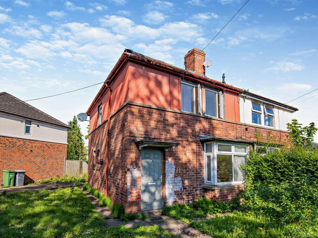 3 bed semidetached house for sale in Burlington Avenue, York YO10, £