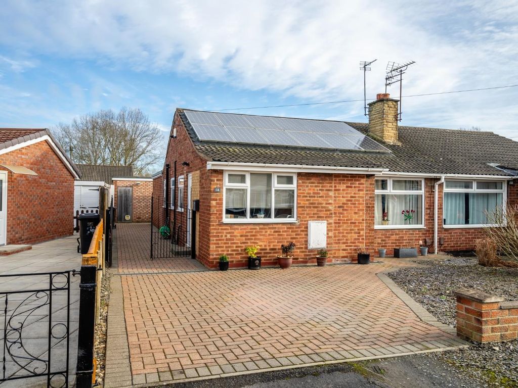 3 bed semidetached bungalow for sale in Buttermere Drive, York YO30, £