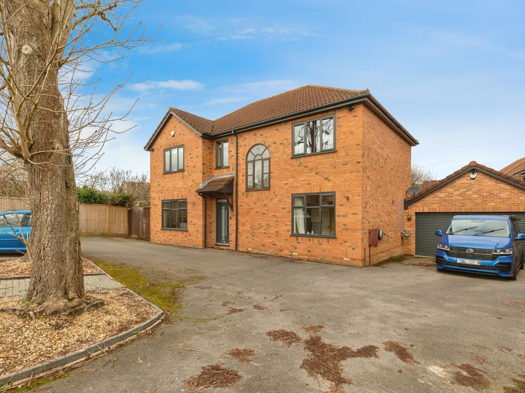 4 bed detached house for sale in Court Farm Road, Bristol BS30, £