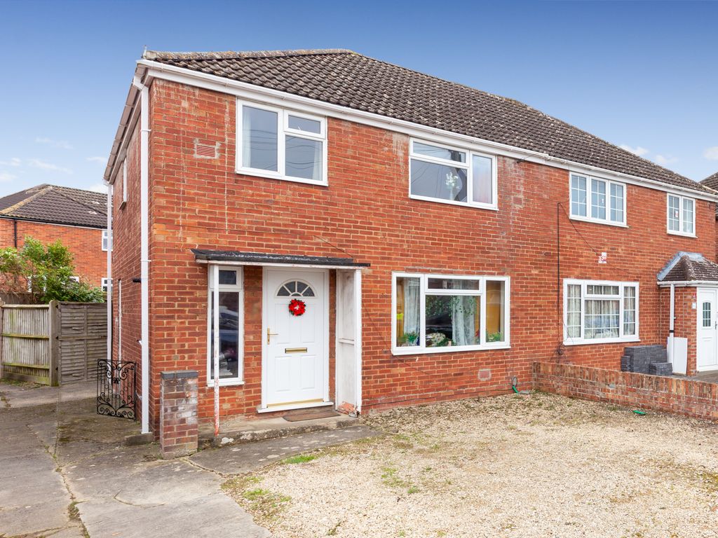 3 bed semidetached house for sale in Beech Crescent, Kidlington OX5