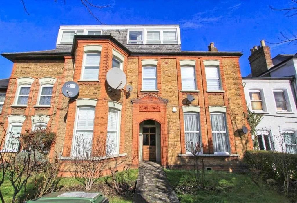 1 bed flat for sale in Brownhill Road, London SE6 Zoopla