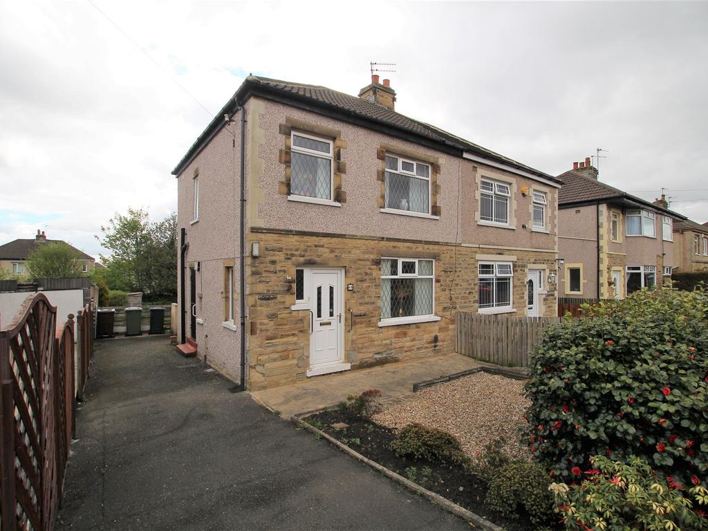 3 bed semidetached house for sale in Leafield Avenue, Eccleshill