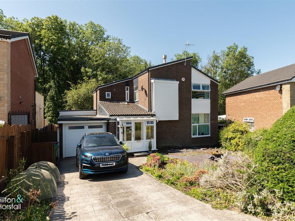 4 bed detached house for sale in Roundwood Avenue, Burnley BB10 Zoopla
