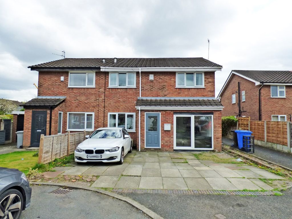 4 bed semidetached house for sale in Briar Close, Sale M33 Zoopla