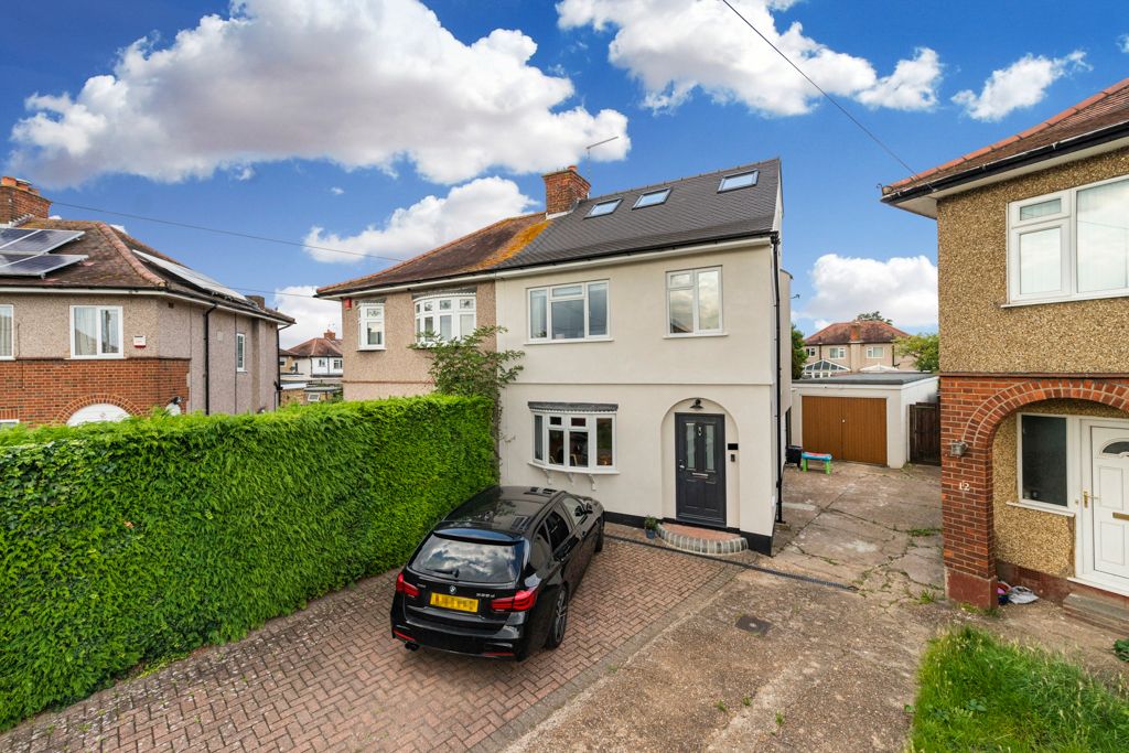 4 bed semidetached house for sale in Dorset Close, Hayes UB4, £685,000