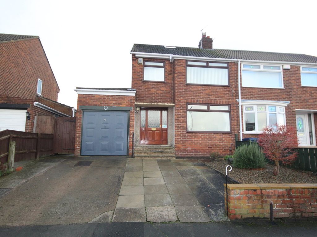 3 bed semidetached house for sale in Springbank Road, Ormesby