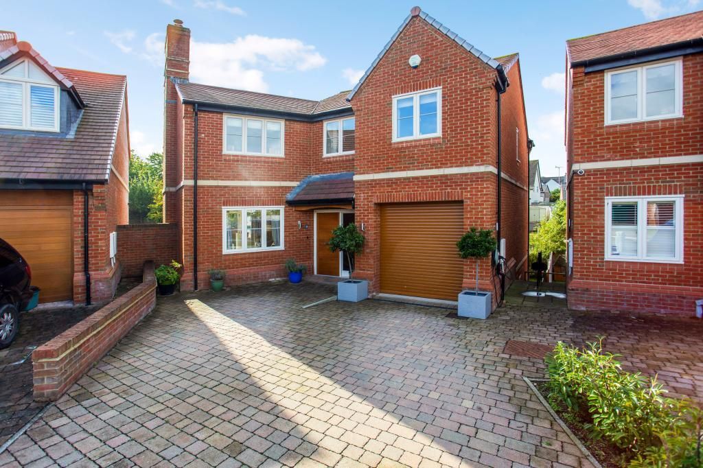 4 bed detached house for sale in Coates Gardens, Charlton Kings