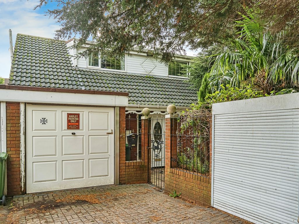 3 bed detached bungalow for sale in Bertram Close, Tipton DY4, £250,000