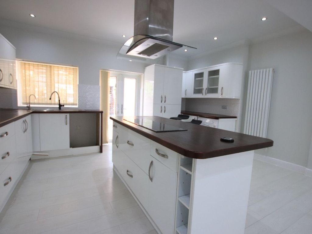 4 bed terraced house for sale in Kingsway, Enfield EN3, £625,000 Zoopla