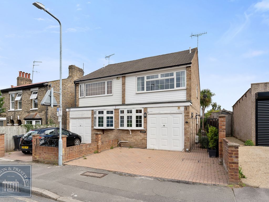 2 bed semidetached house for sale in Wellington Road, London E11 Zoopla