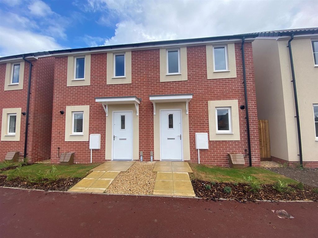 2 bed property to rent in Kings Drive, Bridgwater TA6, £950 pcm Zoopla