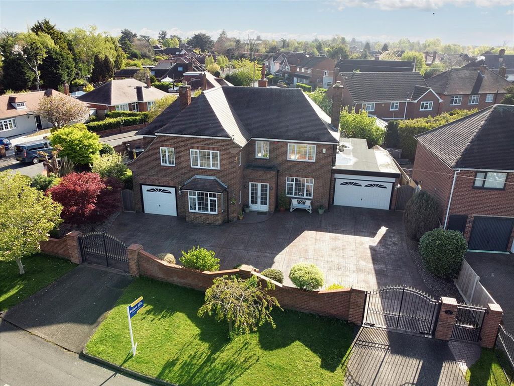 4 bed detached house for sale in Wilsthorpe Road, Long Eaton, Nottingham NG10, £595,000 Zoopla
